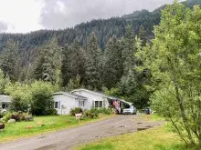 Alaska home in the woods