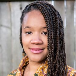Robin Rue Simmons headshot