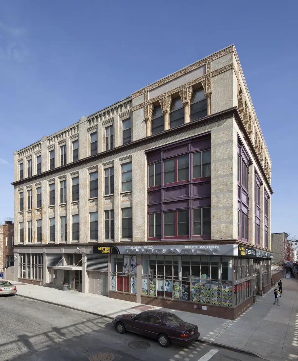 800 Willoughby Ave